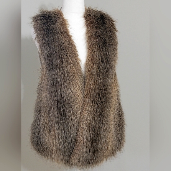 Ella Moss Other - Ella Moss Lyla Faux Fur Vest w/Crochet detailed back design